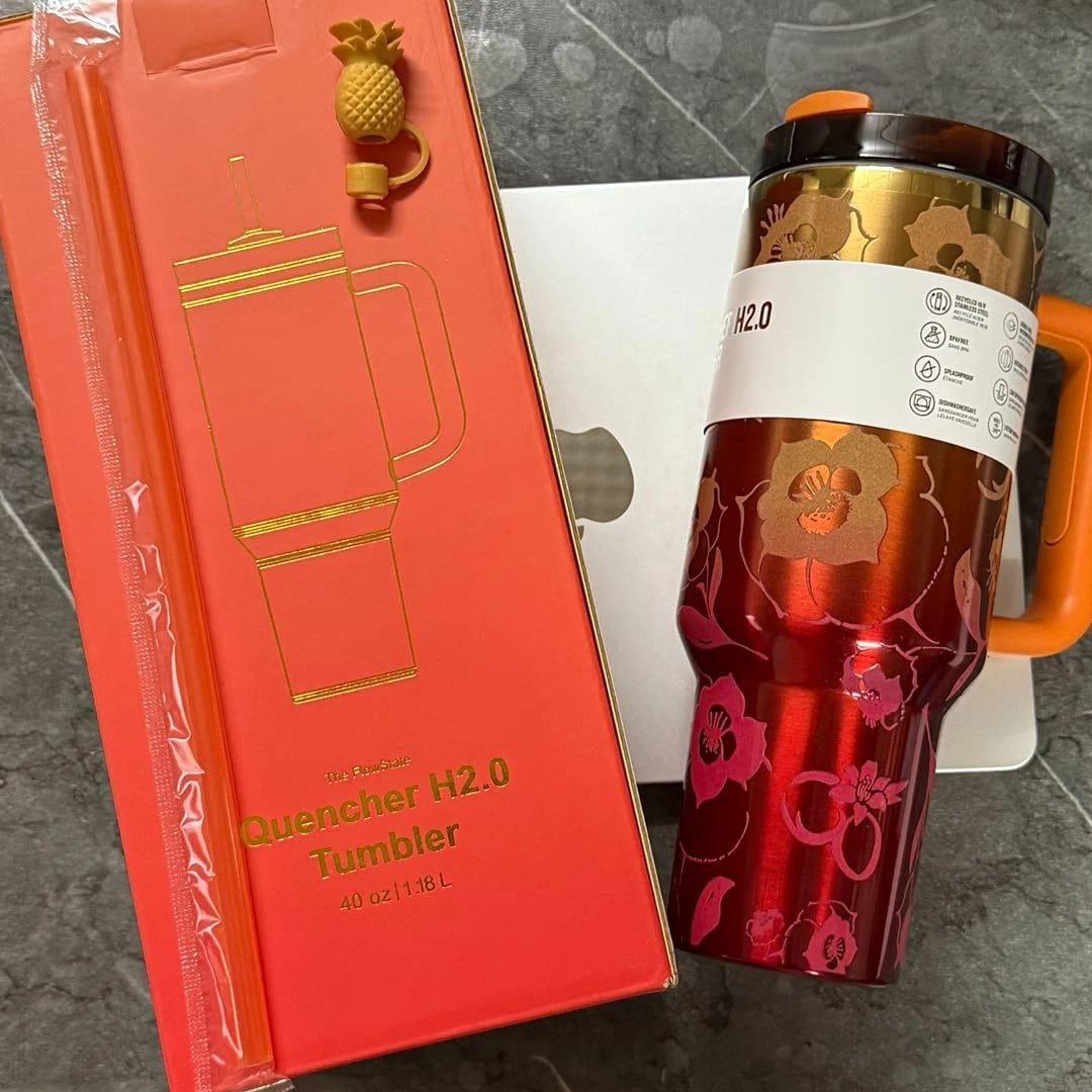 The Stanley 1913 x KAROL G Quencher H2.0 FlowState™ Tumbler 40 oz – Limited Edition – KAROL G FLOR – New